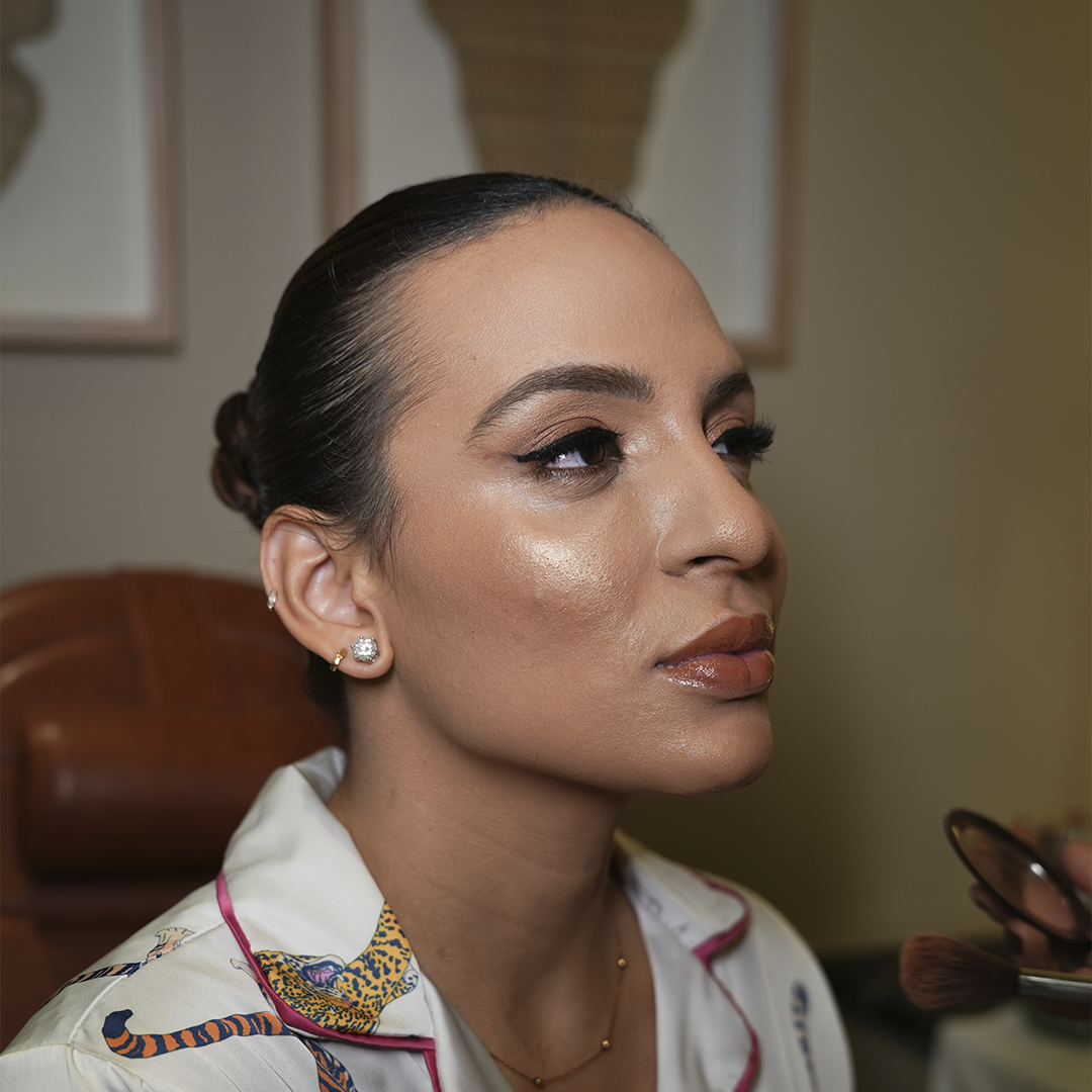 Cliente satisfeita com os serviços da Tropical Aura